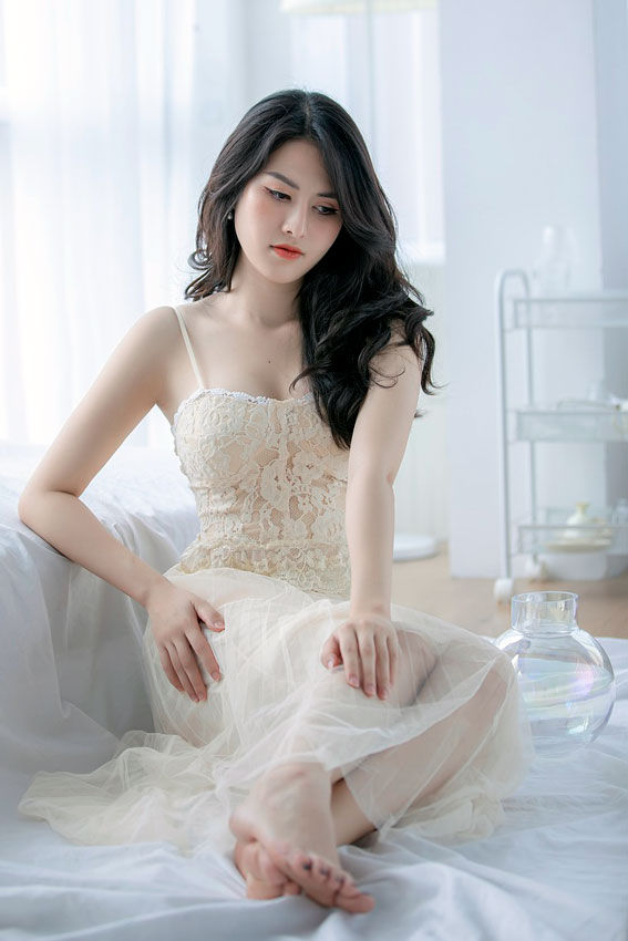 Women from Asia seeking men online for love and marriage. Thai brides, Chinese brides, Vietnamese Brides.